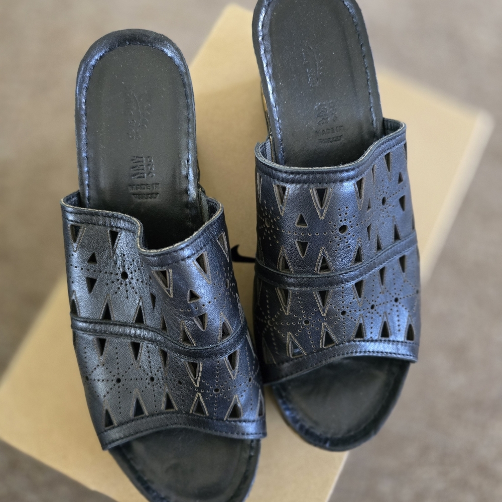 Spring Step Wedges - Picture 2 of 4